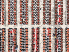 Cina: preparazione della salsa al peperoncino nell’Hunan (1)