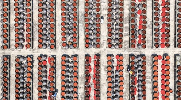 Cina: preparazione della salsa al peperoncino nell’Hunan (1)