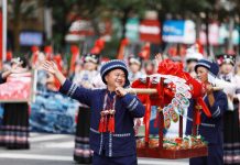 Cina: Qiannan celebra 70 anni con una parata nel Guizhou (1)