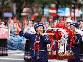 Cina: Qiannan celebra 70 anni con una parata nel Guizhou (1)