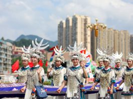 Cina: Qiannan celebra 70 anni con una parata nel Guizhou (2)