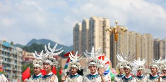 Cina: Qiannan celebra 70 anni con una parata nel Guizhou (2)