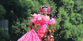 Cina: Qiannan celebra 70 anni con una parata nel Guizhou (3)