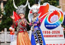 Cina: Qiannan celebra 70 anni con una parata nel Guizhou (4)