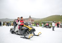 Cina: Yakeshi, attività su ghiaccio e neve fuori stagione attirano turisti (1)