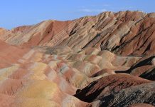 Cina: Zhangye, oltre 25.000 visitatori al giorno nell’area panoramica Danxia (2)