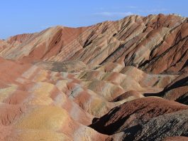 Cina: Zhangye, oltre 25.000 visitatori al giorno nell’area panoramica Danxia (2)