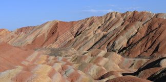 Cina: Zhangye, oltre 25.000 visitatori al giorno nell’area panoramica Danxia (2)
