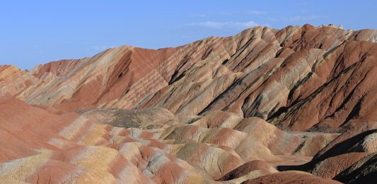 Cina: Zhangye, oltre 25.000 visitatori al giorno nell’area panoramica Danxia (2)