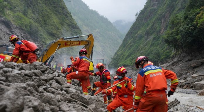 Cina: Xizang, oltre 2.100 soccorritori impegnati nelle ricerche dopo colata di fango (2)