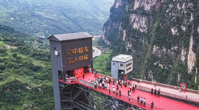 Cina: Yunnan, villaggio potenzia infrastrutture per raggiungere fondovalle (1)