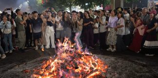 Cina: la Festa delle torce anima la contea di Yuexi nel Sichuan (1)