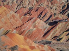 Cina: Zhangye, oltre 25.000 visitatori al giorno nell’area panoramica Danxia (3)