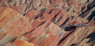 Cina: Zhangye, oltre 25.000 visitatori al giorno nell’area panoramica Danxia (3)
