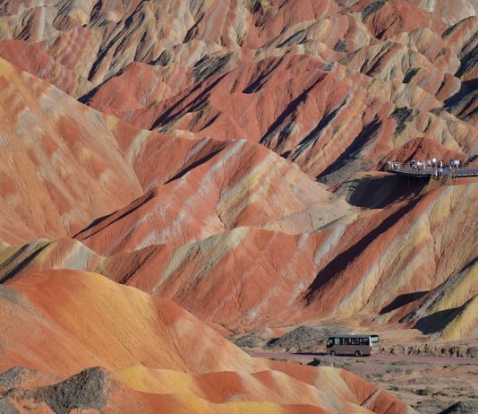 Cina: Zhangye, oltre 25.000 visitatori al giorno nell’area panoramica Danxia (3)