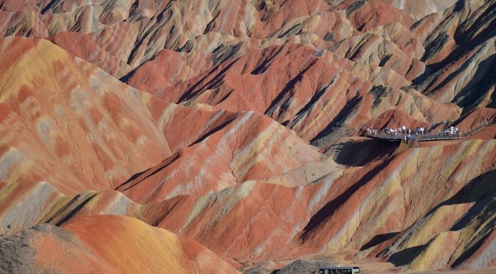 Cina: Zhangye, oltre 25.000 visitatori al giorno nell’area panoramica Danxia (3)