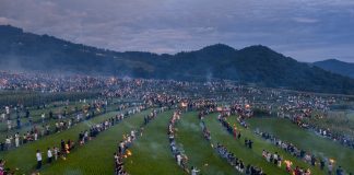 Cina: la Festa delle torce anima la contea di Yuexi nel Sichuan (2)