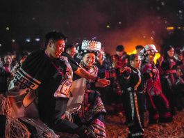 Cina: la Festa delle torce anima Guizhou e Yunnan (3)