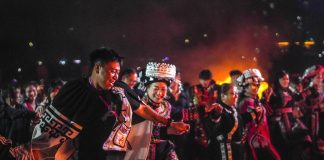 Cina: la Festa delle torce anima Guizhou e Yunnan (3)