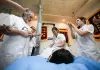 Cina: visitatori internazionali scoprono la medicina tradizionale a Sanya (1)