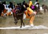 Cina: acrobazie a cavallo nella contea di Litang (1)