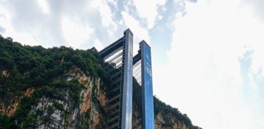 Cina: Yunnan, villaggio potenzia infrastrutture per raggiungere fondovalle (3)