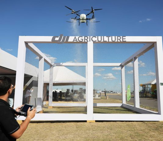 Cina: accolto con favore riesame USA di designazione DJI come “azienda militare”