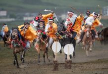 Cina: acrobazie a cavallo nella contea di Litang (2)