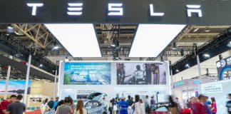 Cina: Tesla integra il modello IA Doubao nei sistemi di bordo