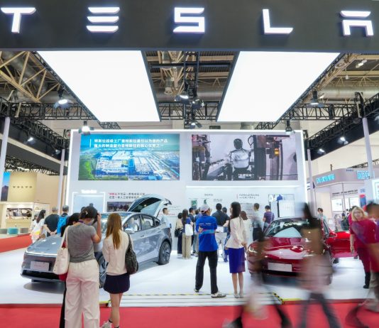 Cina: Tesla integra il modello IA Doubao nei sistemi di bordo