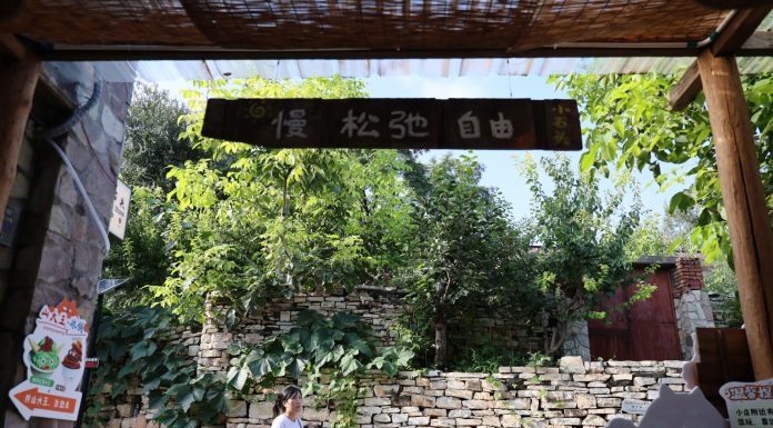 Cina: il “Villaggio di pietra” di Tianjin attrae numerosi turisti (2)