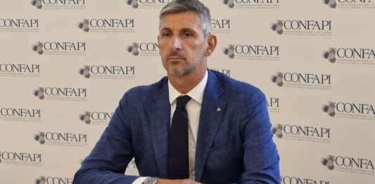 Imprese, l’indagine di Confapi: sistema resiliente, ma preoccupa lo stretto di Hormuz
