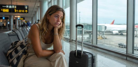 Ansia da rientro: come superarla donna triste rientro vacanze