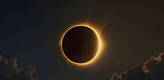 Eclissi solare parziale in tutta Italia, come osservarla in sicurezza
