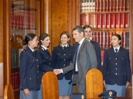 Polizia, gli allievi agenti del 233° corso di formazione ricevono gli alamari