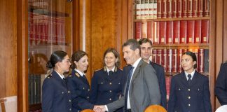 Polizia, gli allievi agenti del 233° corso di formazione ricevono gli alamari