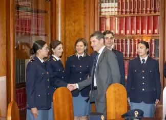 Polizia, gli allievi agenti del 233° corso di formazione ricevono gli alamari