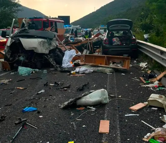 Grave incidente stradale tra Rieti e Terni: cinque morti e 27 feriti, quattro in gravi condizioni