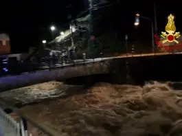Ondata di maltempo al Centro-Nord: tromba d’aria in Toscana, evacuazioni in Lombardia / Video