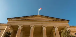 Malta, Italian teenagers sentenced over car vandalism