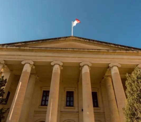 Malta, Italian teenagers sentenced over car vandalism