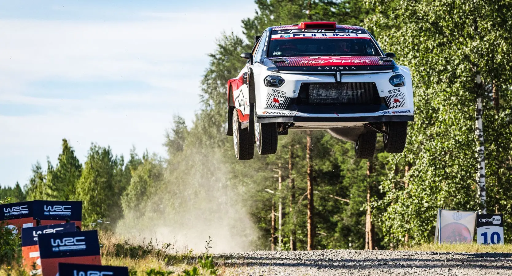 Lancia Corse HF conferma il proprio potenziale sugli sterrati del leggendario Rally Finland