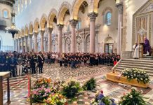 Crollo a Messina, Cattedrale gremita per l’ultimo saluto ad Alessandra Frazzica: oggi lutto cittadino