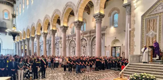 Crollo a Messina, Cattedrale gremita per l’ultimo saluto ad Alessandra Frazzica: oggi lutto cittadino