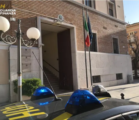 Contrabbando di sigarette, otto misure cautelari tra Puglia e Campania / Video