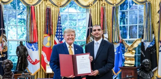 Malta, Ambassador Micallef presents credentials to Trump at the White House