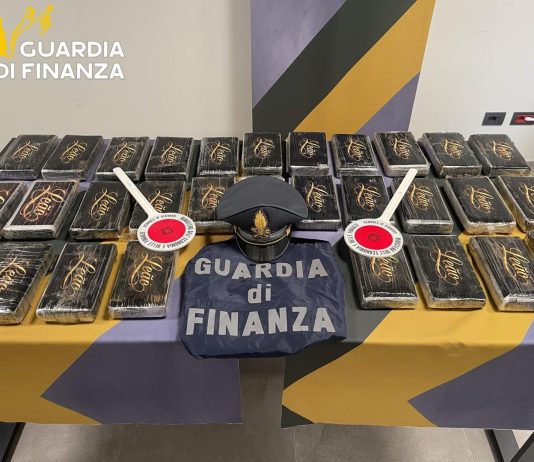 Viaggiava con 33kg di cocaina nel camion, arrestato a Bologna