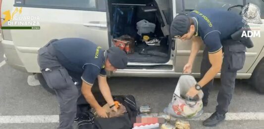 Porto di Civitavecchia, maxi sequestro di tabacco proveniente dall’Algeria