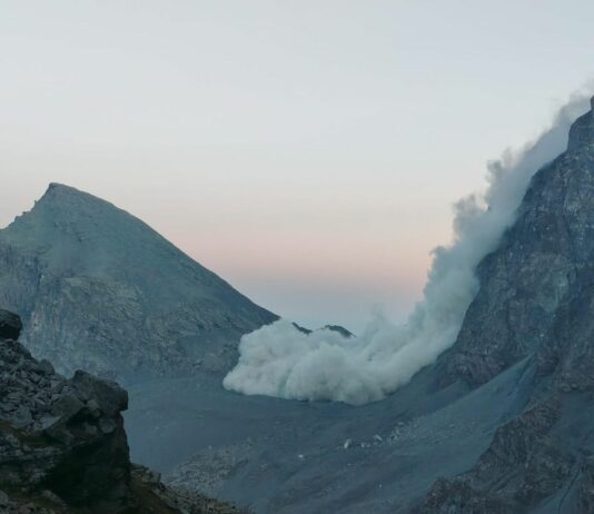 Monviso, frana a ridosso del Rifugio Quintino Sella. Si cerca un escursionista