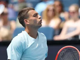 Cobolli rimonta Comesana nell’esordio agli Us Open, Bellucci travolge Piros